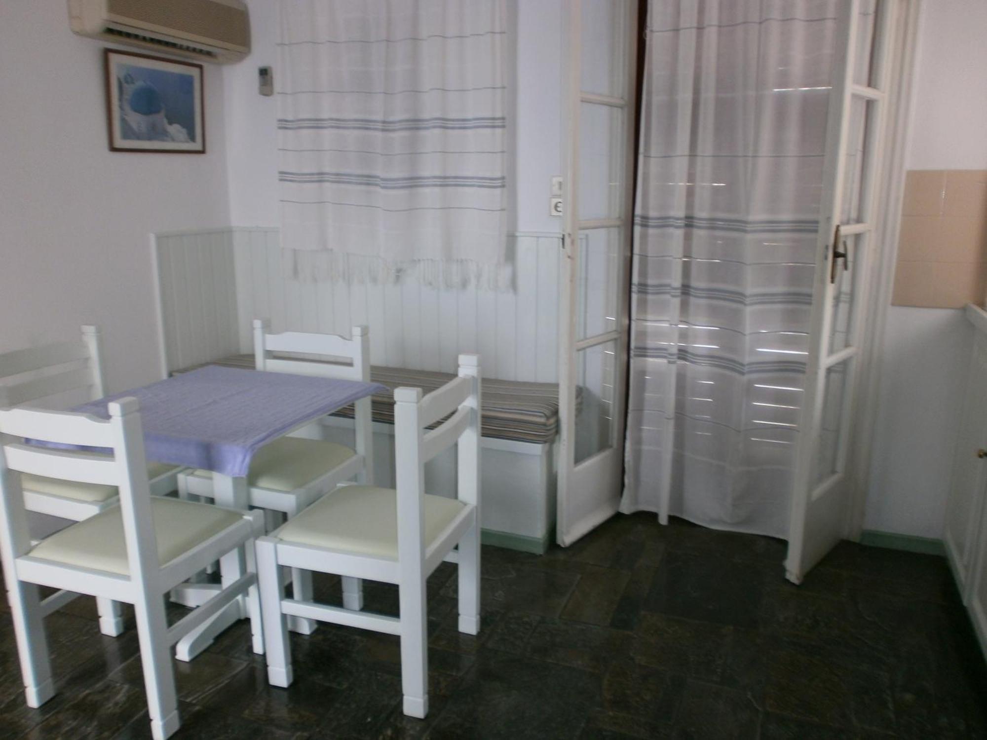 Aegean Village Parikia  Bilik gambar