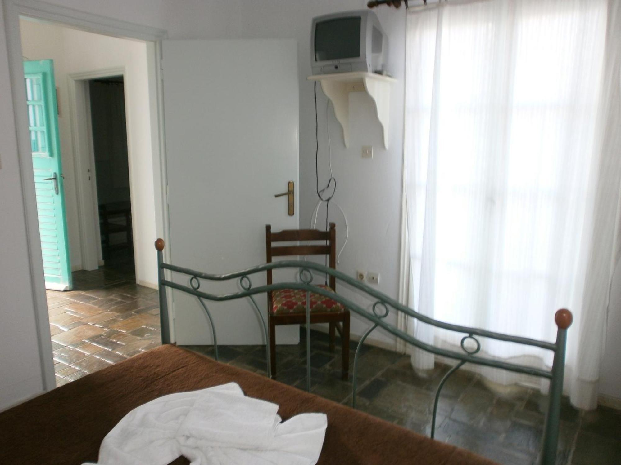 Aegean Village Parikia  Bilik gambar